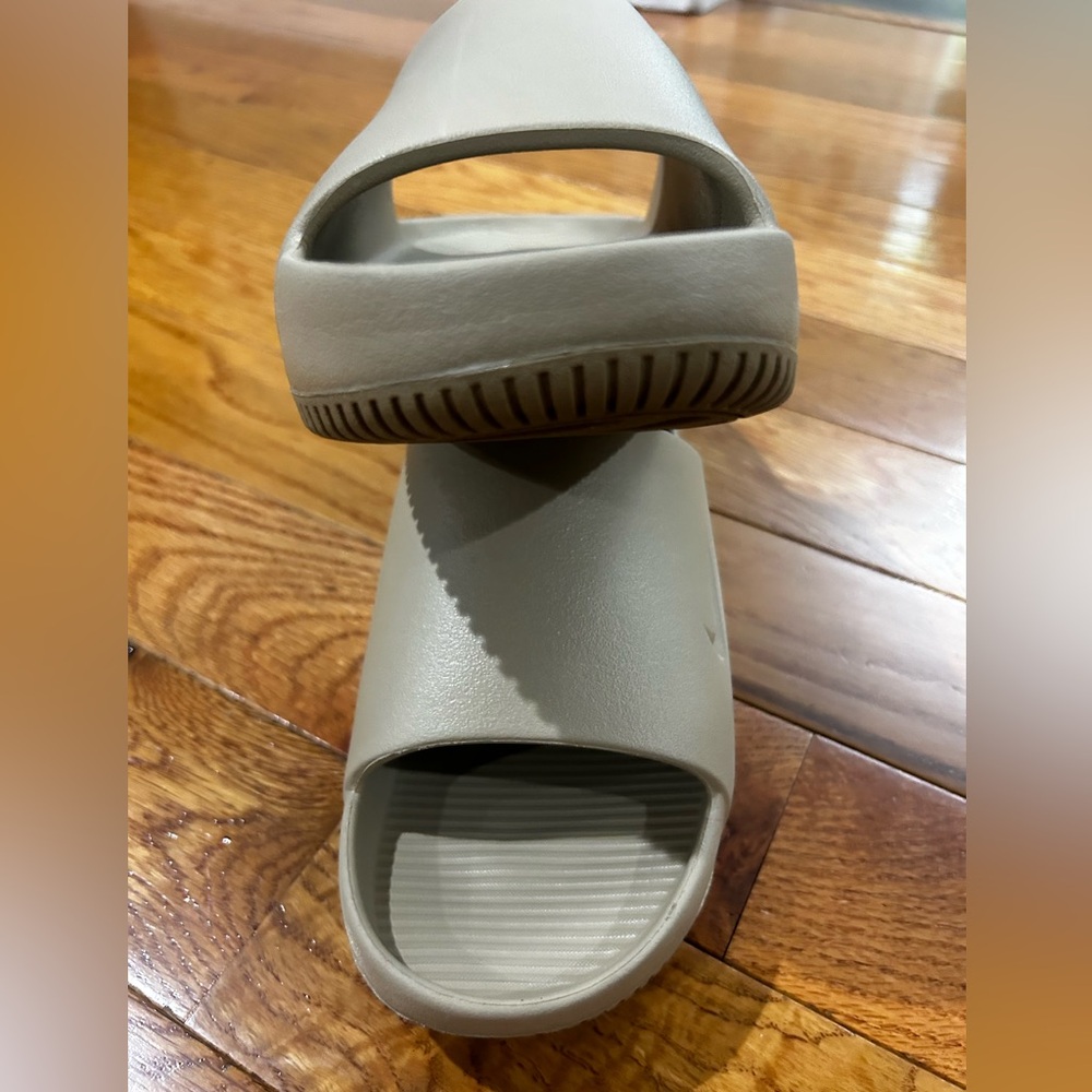 Nike Calm Slide Khaki M8/W9 - Picture 8 of 16
